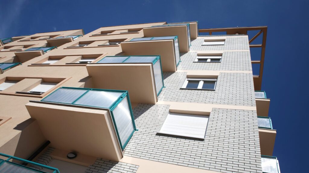 狭小地・不整形地でも建てられるアパート設計術｜活用方法と成功事例