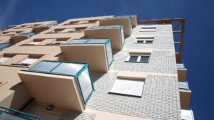 狭小地・不整形地でも建てられるアパート設計術｜活用方法と成功事例